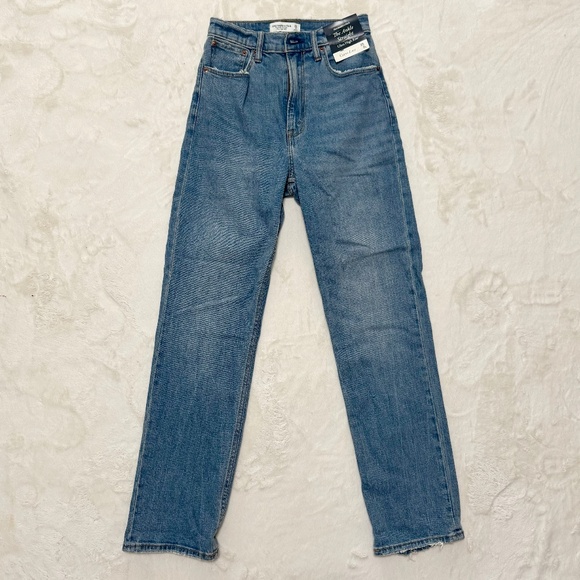 NWT A&F High rise jeans - Picture 2 of 2